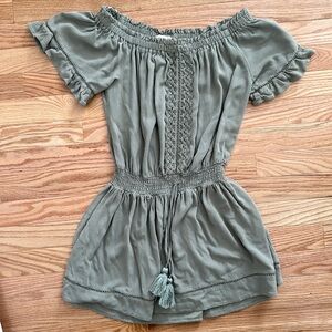 Ocean drive off the shoulder green dress with ruching waist M